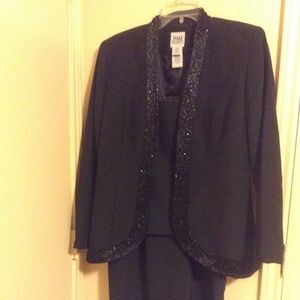 Beautiful 2 piece dress suit- LIKE NEW